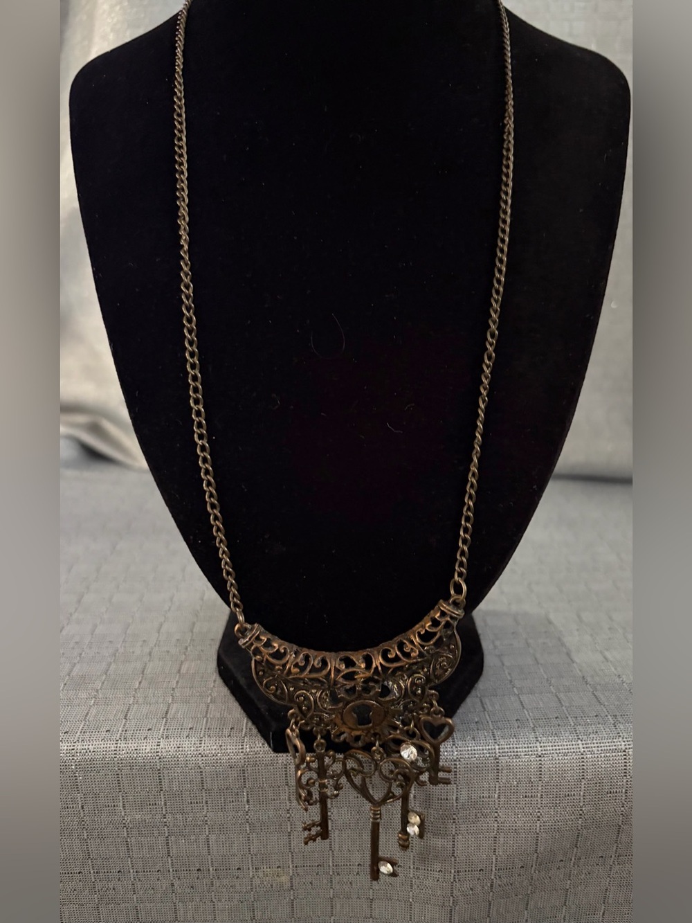Vintage-Inspired Bronze Filigree Pendant Necklace - Bronze